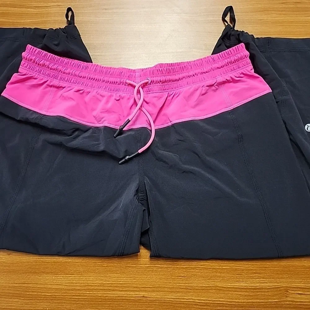 Lululemon Wide Leg Capri Yoga Pants Ankle Drawstring Back Pocket Sz 8 Black/Pink